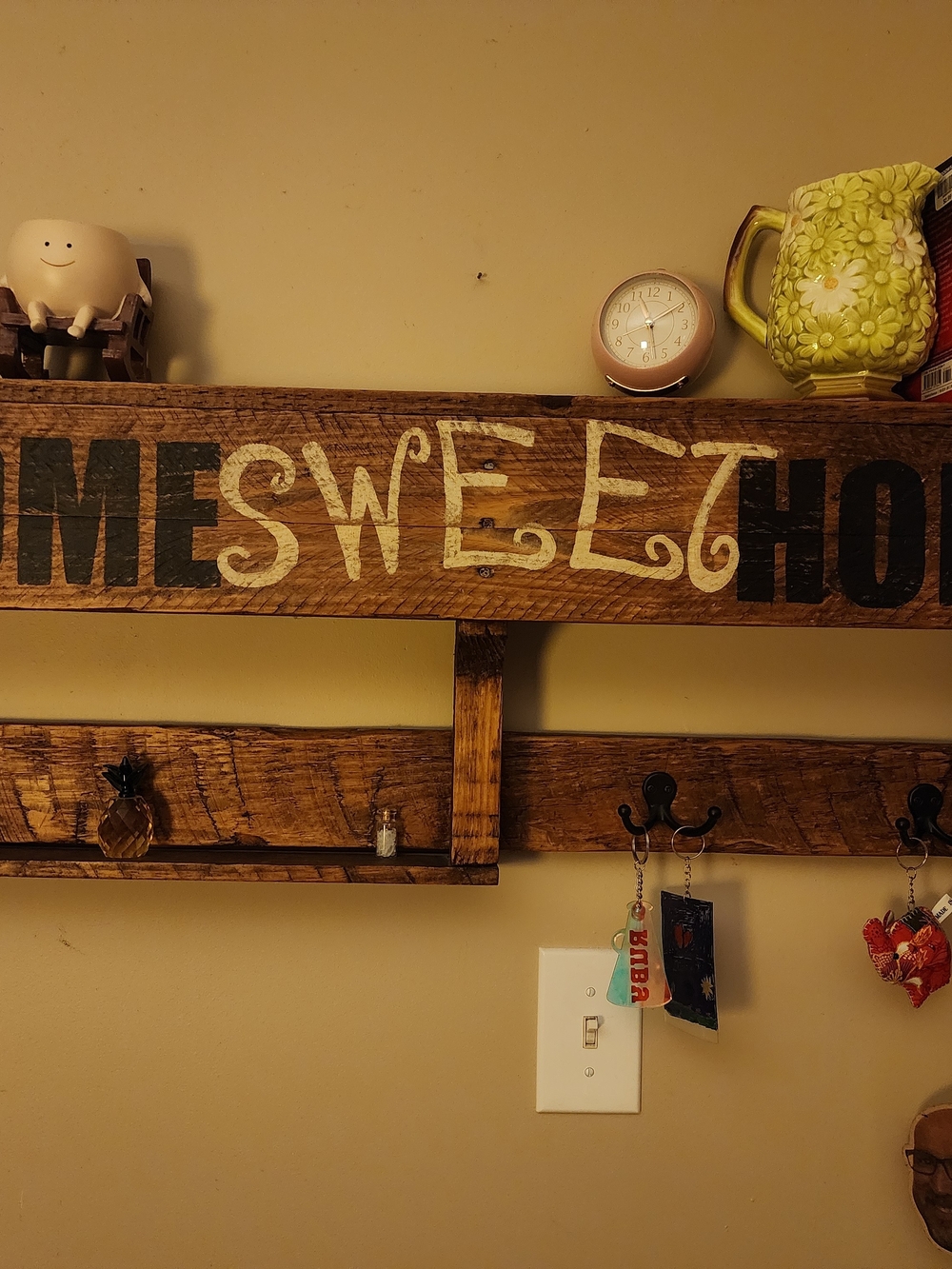 Rustic Wooden Wall Hook Rack Brown & Black